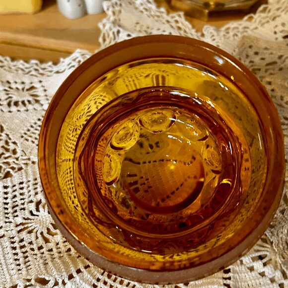Vintage L.E. Smith Glass Moon and Stars Amber Small Lidded Canister - Picture 5 of 5